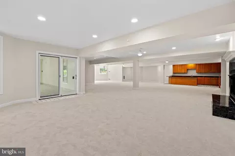 Living - 10521 Alloway Dr, Potomac, MD 20854 photo 26 of 28