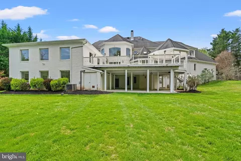 Exterior - 10521 Alloway Dr, Potomac, MD 20854 photo 15 of 24