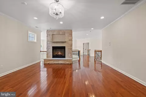 Living - 10521 Alloway Dr, Potomac, MD 20854 photo 18 of 28