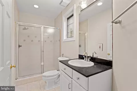 Bath - 10521 Alloway Dr, Potomac, MD 20854 photo 9 of 11