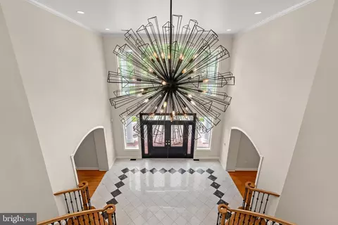 Entry Way - 10521 Alloway Dr, Potomac, MD 20854 photo 5 of 13