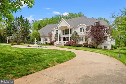 Exterior - 10521 Alloway Dr, Potomac, MD 20854 photo 3 of 24
