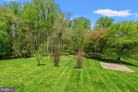 Exterior - 10521 Alloway Dr, Potomac, MD 20854 photo 19 of 24