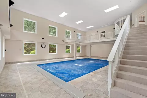 Exterior - 10521 Alloway Dr, Potomac, MD 20854 photo 6 of 24
