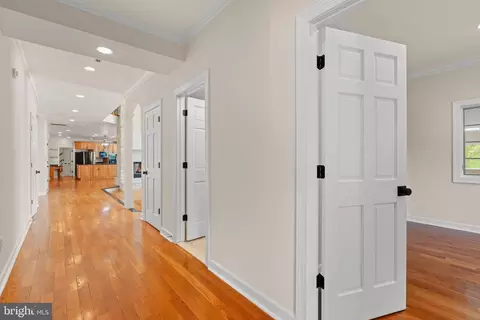 Entry Way - 10521 Alloway Dr, Potomac, MD 20854 photo 6 of 13