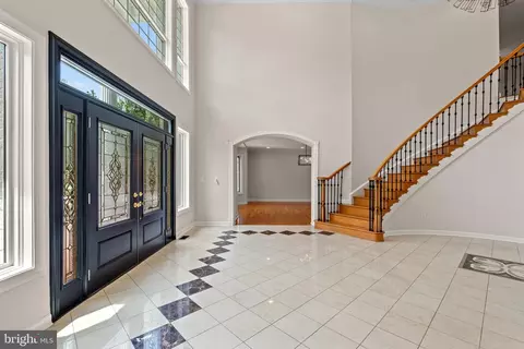Entry Way - 10521 Alloway Dr, Potomac, MD 20854 photo 2 of 13