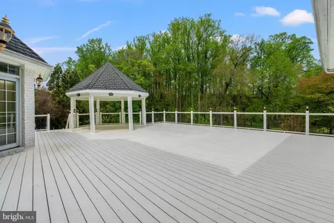 Exterior - 10521 Alloway Dr, Potomac, MD 20854 photo 9 of 24