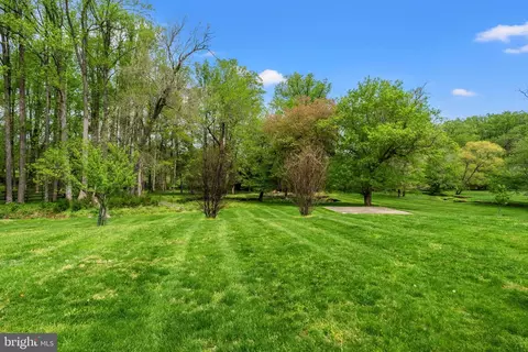 Exterior - 10521 Alloway Dr, Potomac, MD 20854 photo 21 of 24