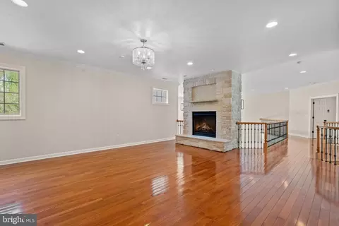 Living - 10521 Alloway Dr, Potomac, MD 20854 photo 20 of 28