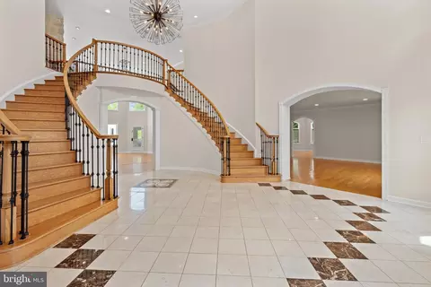 Entry Way - 10521 Alloway Dr, Potomac, MD 20854 photo 4 of 13