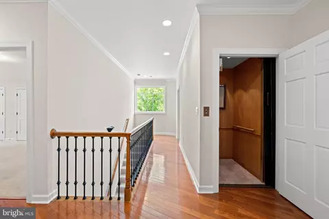 Entry Way - 10521 Alloway Dr, Potomac, MD 20854 photo 8 of 13