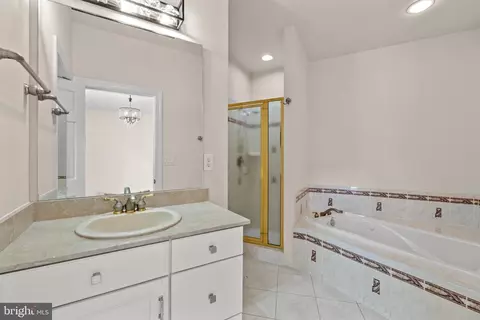 Bath - 10521 Alloway Dr, Potomac, MD 20854 photo 8 of 11
