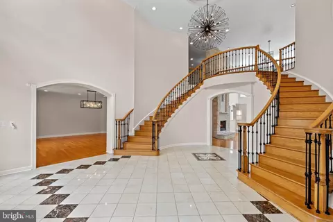 Entry Way - 10521 Alloway Dr, Potomac, MD 20854 photo 3 of 13