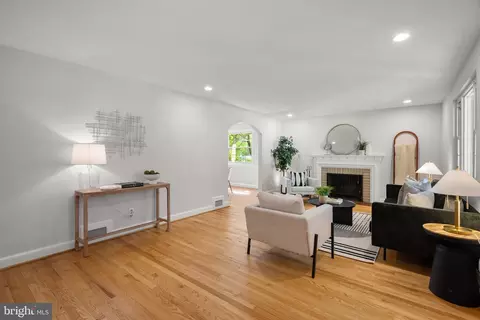 Living - 9207 Whitney St, Silver Spring, MD 20901 photo 2 of 4
