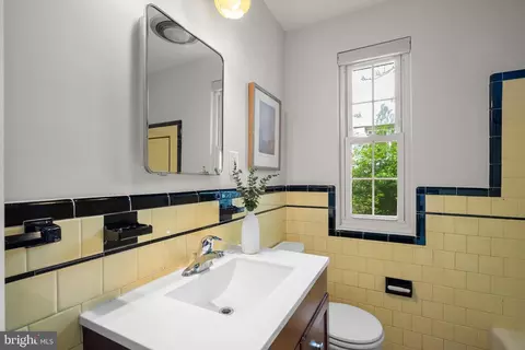 Bath - 9207 Whitney St, Silver Spring, MD 20901 photo 4 of 5