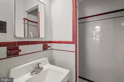 Bath - 9207 Whitney St, Silver Spring, MD 20901 photo 1 of 5