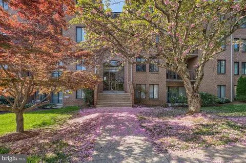 11301 Commonwealth Dr #T-3, Rockville, MD 20852