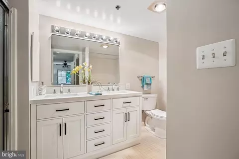 Bath - 14809 Pennfield Cir #315, Silver Spring, MD 20906 photo 1 of 3