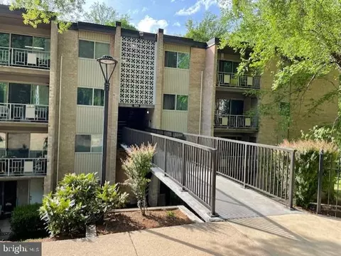 5105 Crossfield Ct #11/327, Rockville, MD 20852