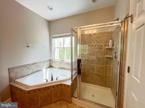 Bath - 3630 Doc Berlin Dr, Silver Spring, MD 20906 photo 2 of 5