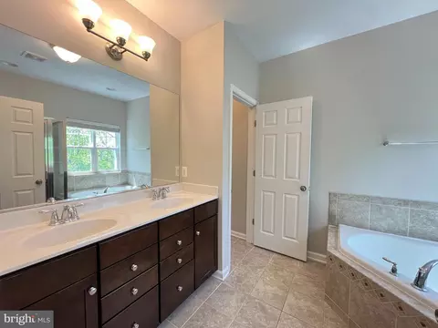 Bath - 3630 Doc Berlin Dr, Silver Spring, MD 20906 photo 4 of 5