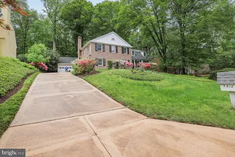 7312 Masters Dr, Potomac, MD 20854 photo 2