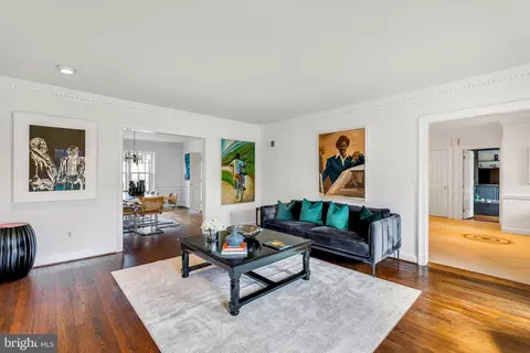 Living - 12212 Drews Ct, Potomac, MD 20854 photo 4 of 6