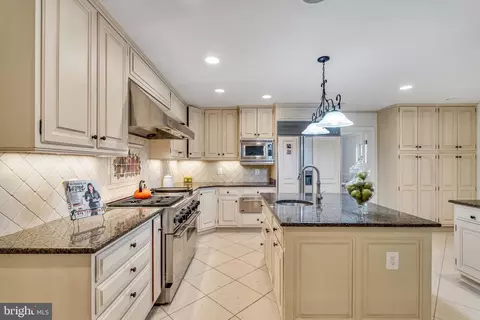 Kitchen - 12212 Drews Ct, Potomac, MD 20854 photo 2 of 5