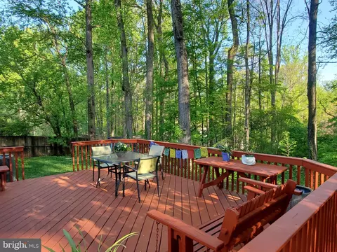 Exterior - 1516 Winding Waye Ln, Silver Spring, MD 20902 photo 6 of 11