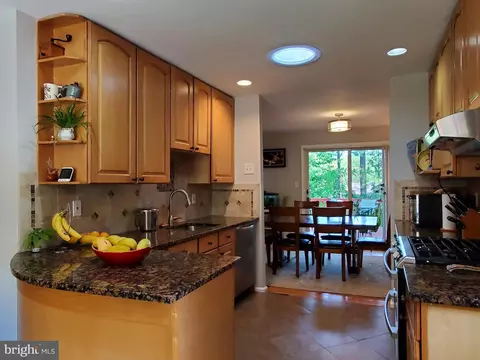 Kitchen - 1516 Winding Waye Ln, Silver Spring, MD 20902 photo 4 of 7