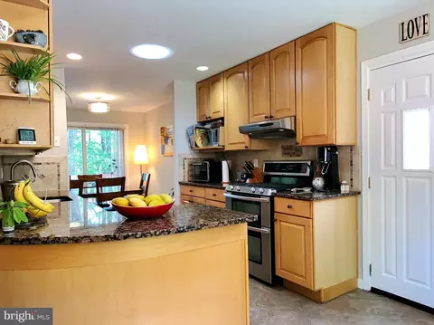 Kitchen - 1516 Winding Waye Ln, Silver Spring, MD 20902 photo 5 of 7