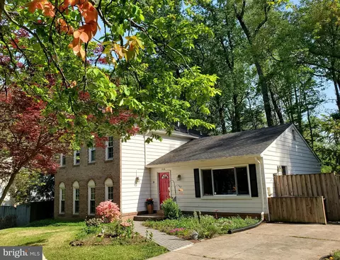 Exterior - 1516 Winding Waye Ln, Silver Spring, MD 20902 photo 4 of 11