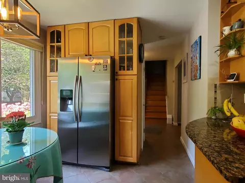 Entry Way - 1516 Winding Waye Ln, Silver Spring, MD 20902 photo 3 of 6