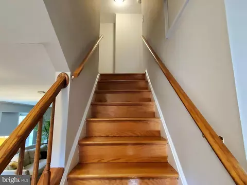 Entry Way - 1516 Winding Waye Ln, Silver Spring, MD 20902 photo 5 of 6