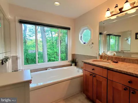 Bath - 1516 Winding Waye Ln, Silver Spring, MD 20902 photo 3 of 5
