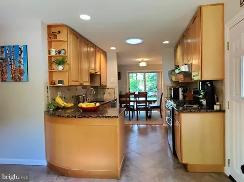 Kitchen - 1516 Winding Waye Ln, Silver Spring, MD 20902 photo 3 of 7