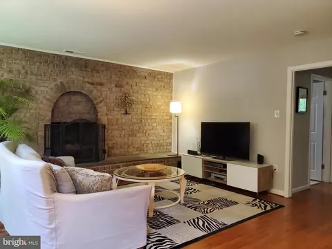 Living - 1516 Winding Waye Ln, Silver Spring, MD 20902 photo 1 of 2