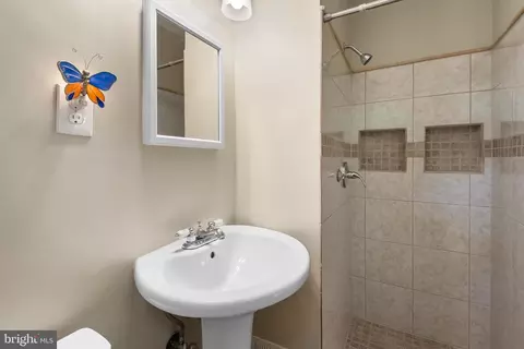 Bath - 13709 Wendover Rd, Silver Spring, MD 20904 photo 1 of 2