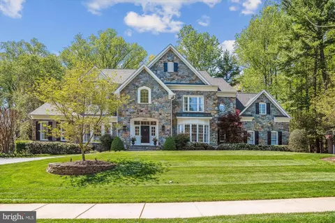 15801 Thistlebridge Dr, Rockville, MD 20853