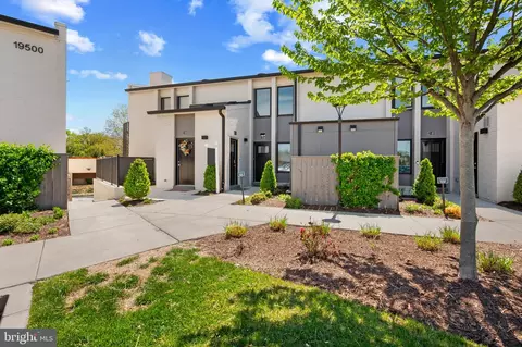 19510 Village Walk Dr #2-204, Montgomery Village, MD 20886
