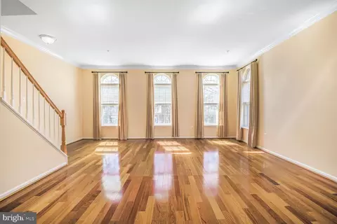 517 Falcon Park Ln, Rockville, MD 20850