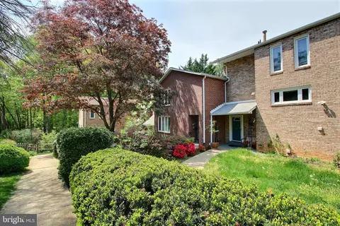 1958 Dundee Rd, Rockville, MD 20850