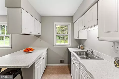 524 Stone House Ln, Silver Spring, MD 20905 photo 11