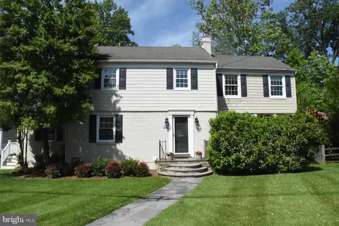 8304 Donnybrook Dr, Chevy Chase, MD 20815