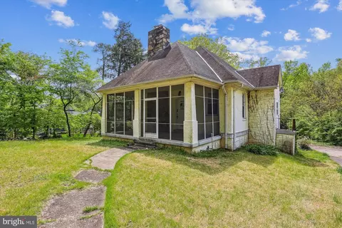 7902 Woodrow Pl, Cabin John, MD 20818