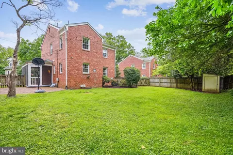 Exterior - 1918 Brisbane St, Silver Spring, MD 20902 photo 16 of 25
