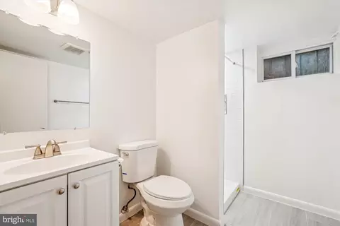 Bath - 1918 Brisbane St, Silver Spring, MD 20902 photo 2 of 4