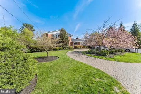 610 Valley Brook Dr, Silver Spring, MD 20904 photo 2