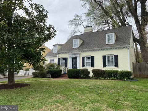 6212 Dunrobbin Dr, Bethesda, MD 20816