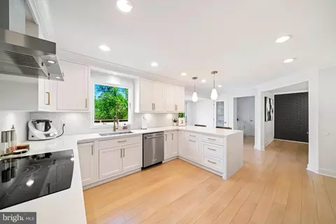Kitchen - 14628 Cutstone Way, Silver Spring, MD 20905 photo 3 of 5
